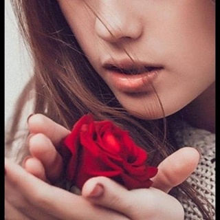 Елена Михова
